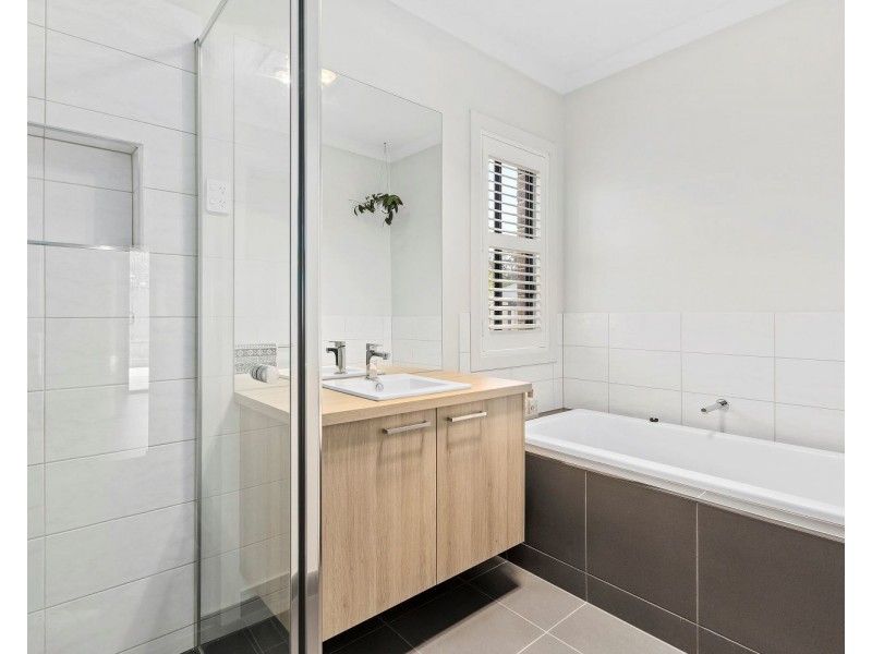 2 Woodman Drive, Mckenzie Hill VIC 3451