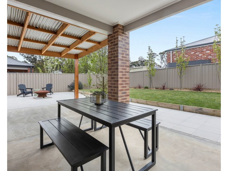 2 Woodman Drive, Mckenzie Hill VIC 3451