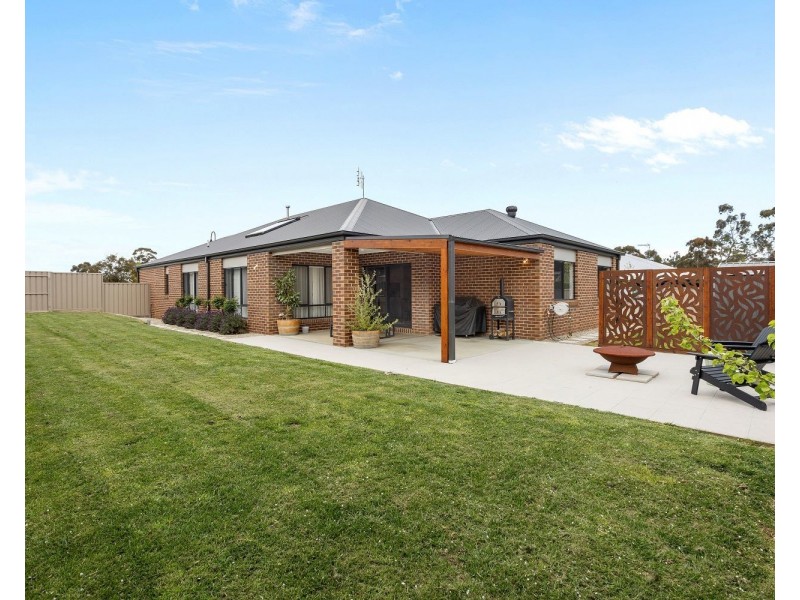 2 Woodman Drive, Mckenzie Hill VIC 3451