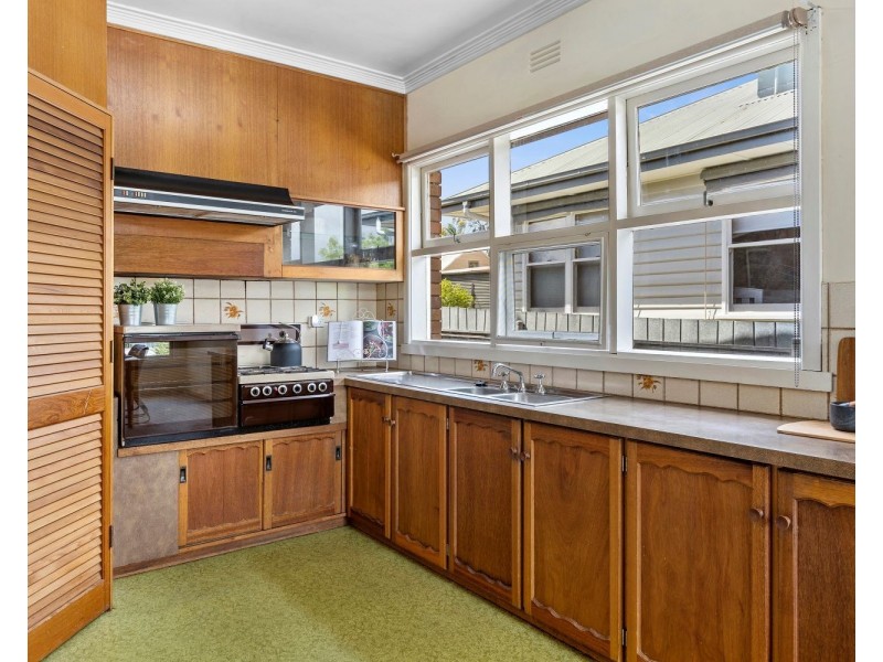 11 Longmore Street, Kangaroo Flat VIC 3555