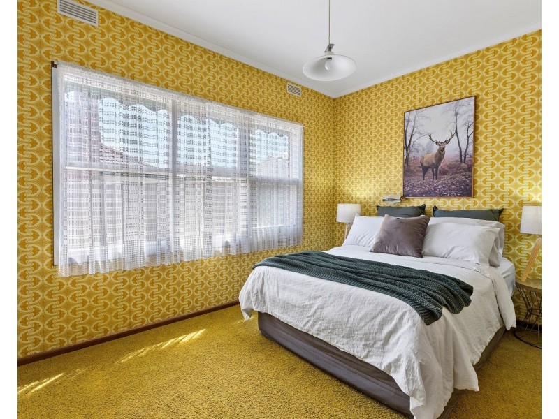 11 Longmore Street, Kangaroo Flat VIC 3555