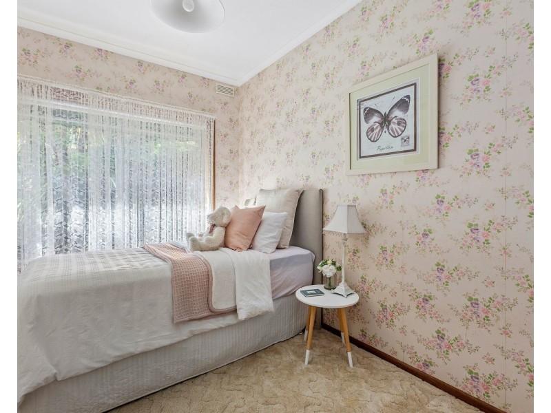 11 Longmore Street, Kangaroo Flat VIC 3555