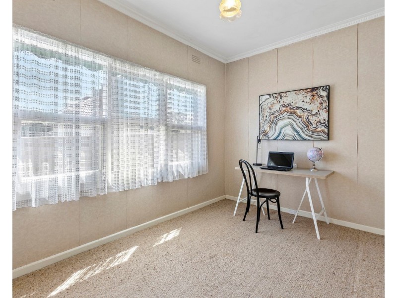 11 Longmore Street, Kangaroo Flat VIC 3555