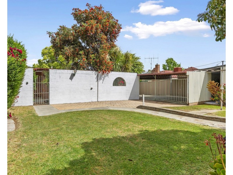 11 Longmore Street, Kangaroo Flat VIC 3555