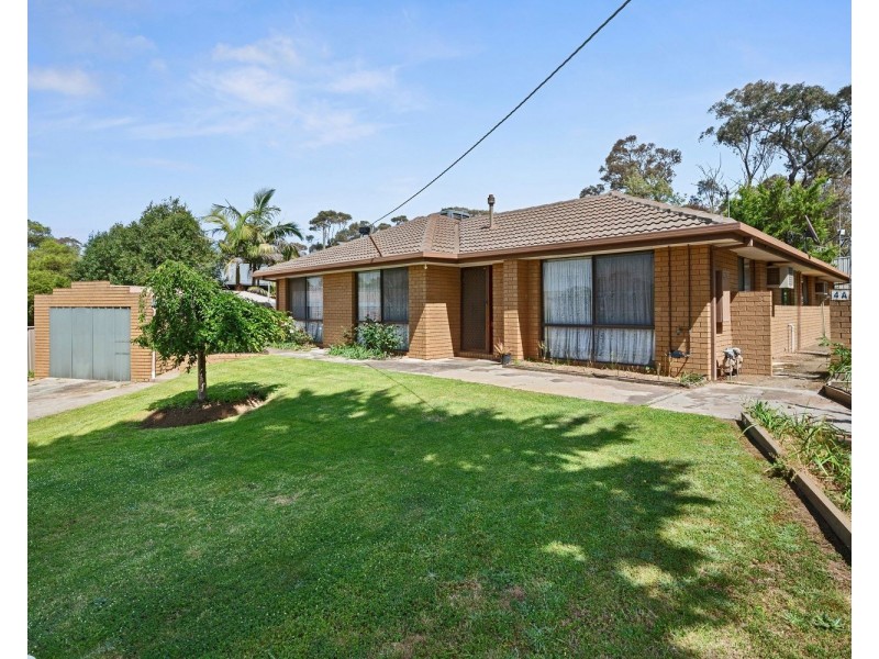 4 Seaton Grove, Golden Square VIC 3555