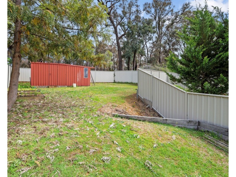 4 Seaton Grove, Golden Square VIC 3555
