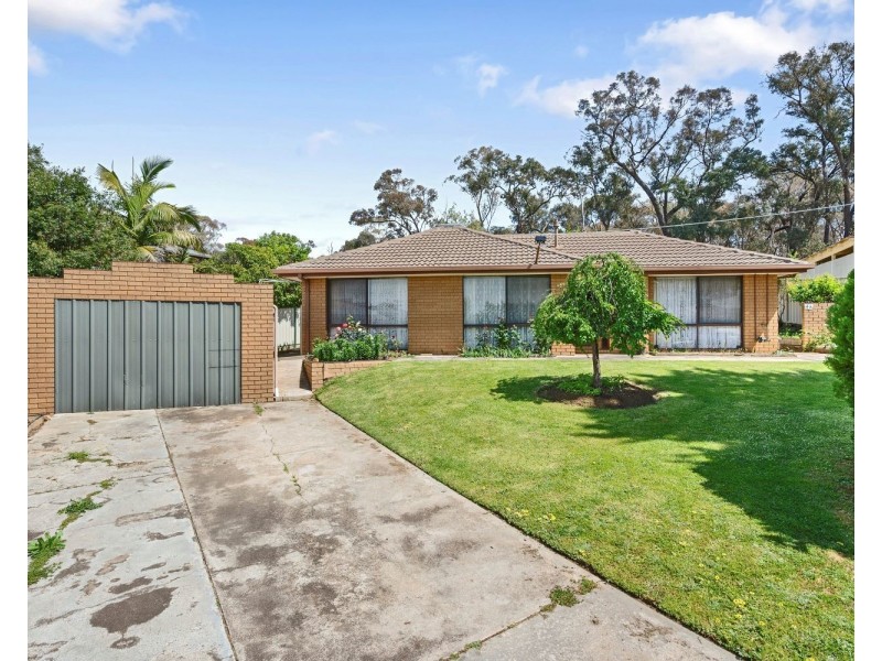 4 Seaton Grove, Golden Square VIC 3555
