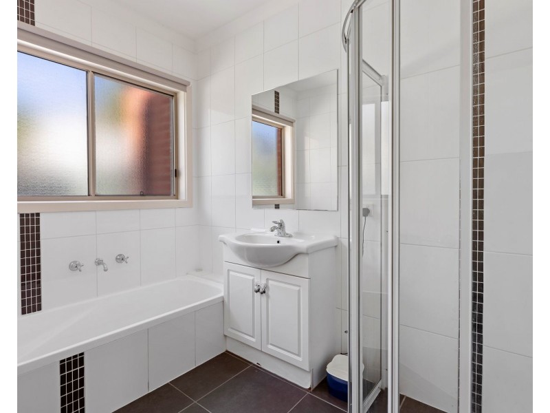 1/24 Alliance Avenue, California Gully VIC 3556