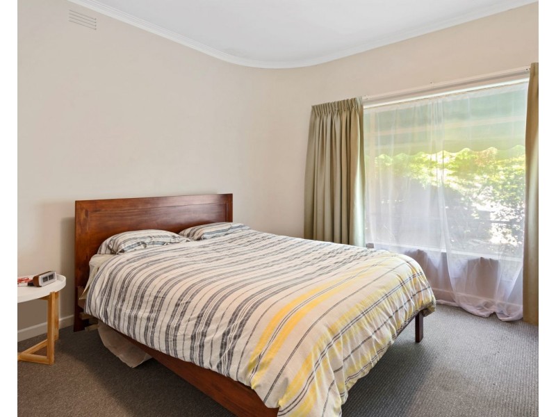 99 Sternberg Street, Kennington VIC 3550