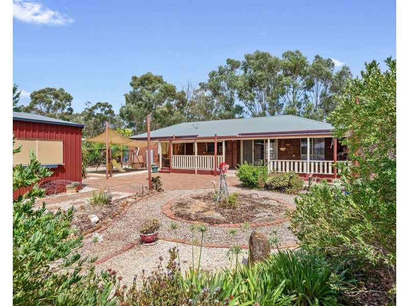 11 Cameron Court, Huntly VIC 3551