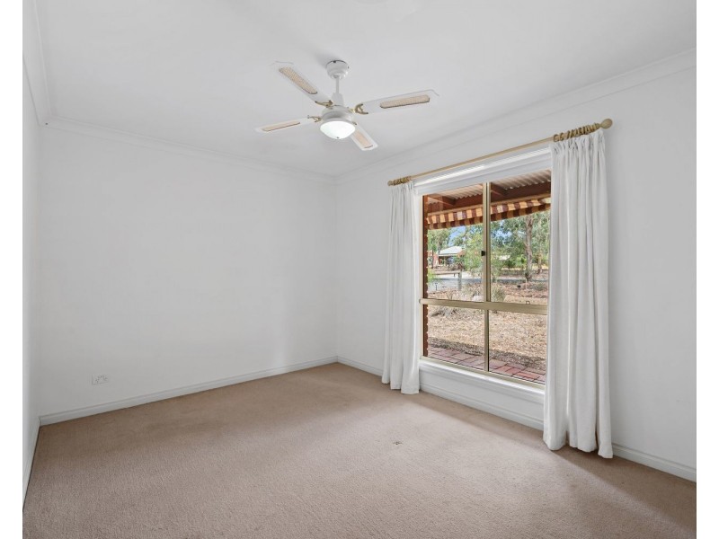 11 Cameron Court, Huntly VIC 3551