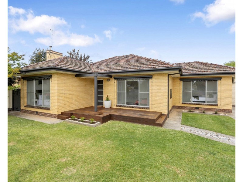 18 Carolin Street, Flora Hill VIC 3550