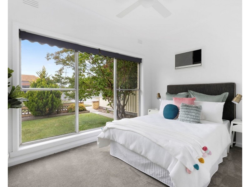 18 Carolin Street, Flora Hill VIC 3550
