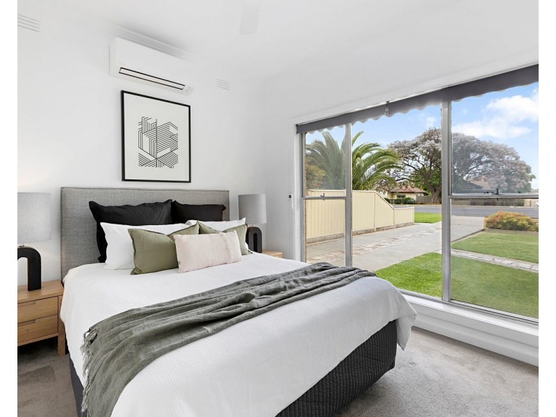 18 Carolin Street, Flora Hill VIC 3550