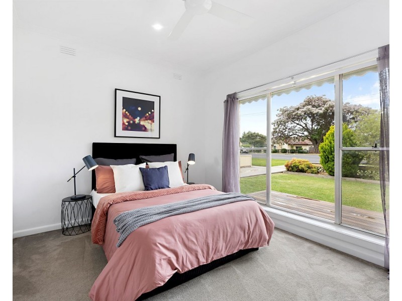 18 Carolin Street, Flora Hill VIC 3550