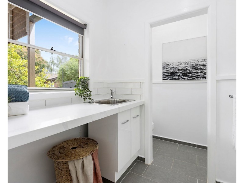 18 Carolin Street, Flora Hill VIC 3550