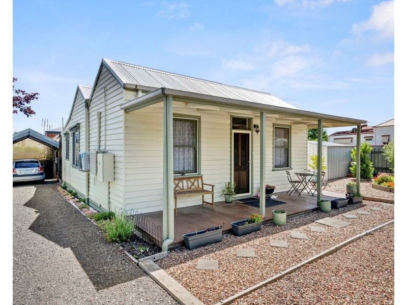 6 Kneebone Street, Eaglehawk VIC 3556