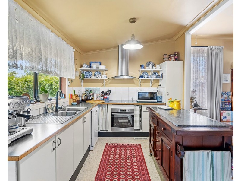 6 Kneebone Street, Eaglehawk VIC 3556