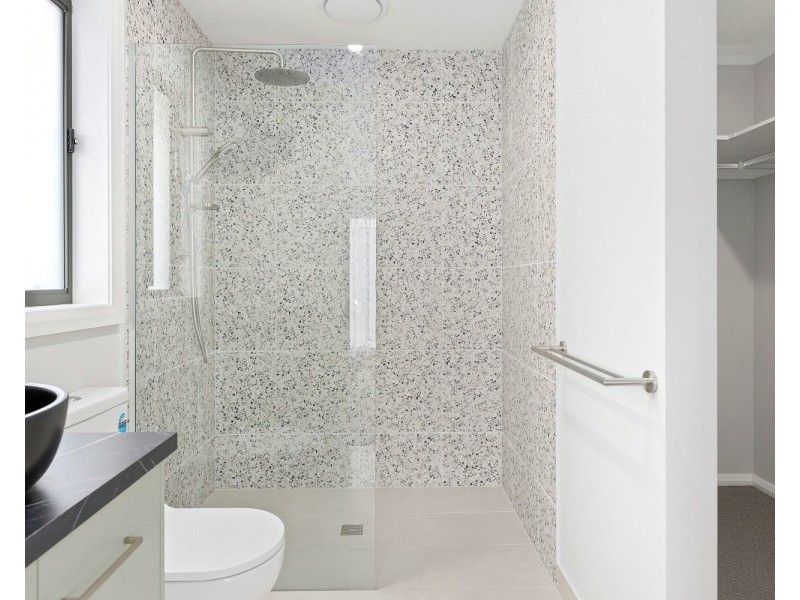 2/17 Paterson Street, Quarry Hill VIC 3550