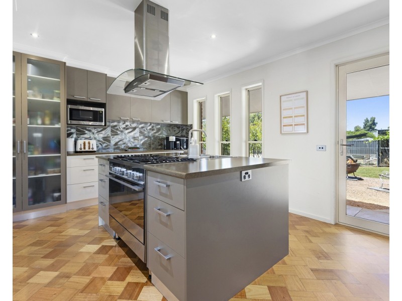 3 Melbury Court, Epsom VIC 3551