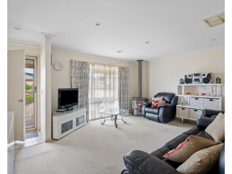 1/5 Lois Court, Golden Square VIC 3555