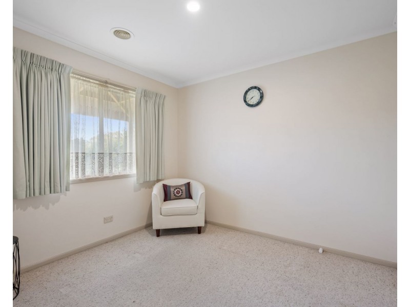 1/5 Lois Court, Golden Square VIC 3555