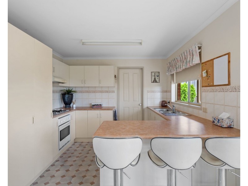 1/5 Lois Court, Golden Square VIC 3555