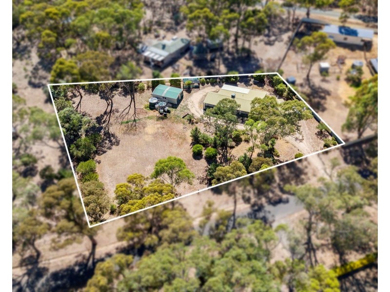 8 Scullys Lane, Heathcote VIC 3523