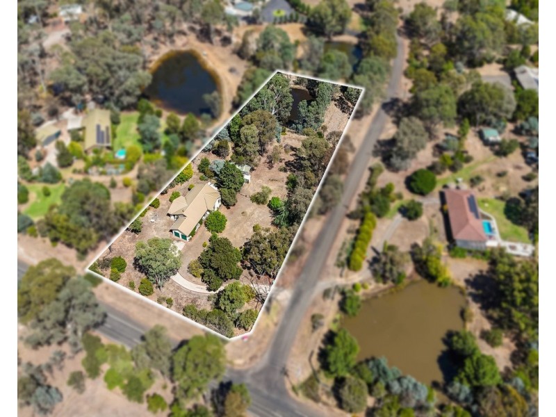 1 Clearing Court, Mandurang VIC 3551