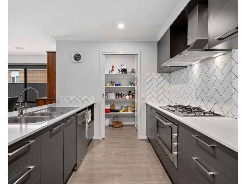 15 Tussock Drive, White Hills VIC 3550