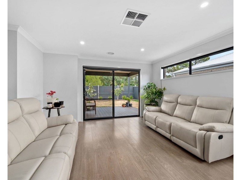 15 Tussock Drive, White Hills VIC 3550