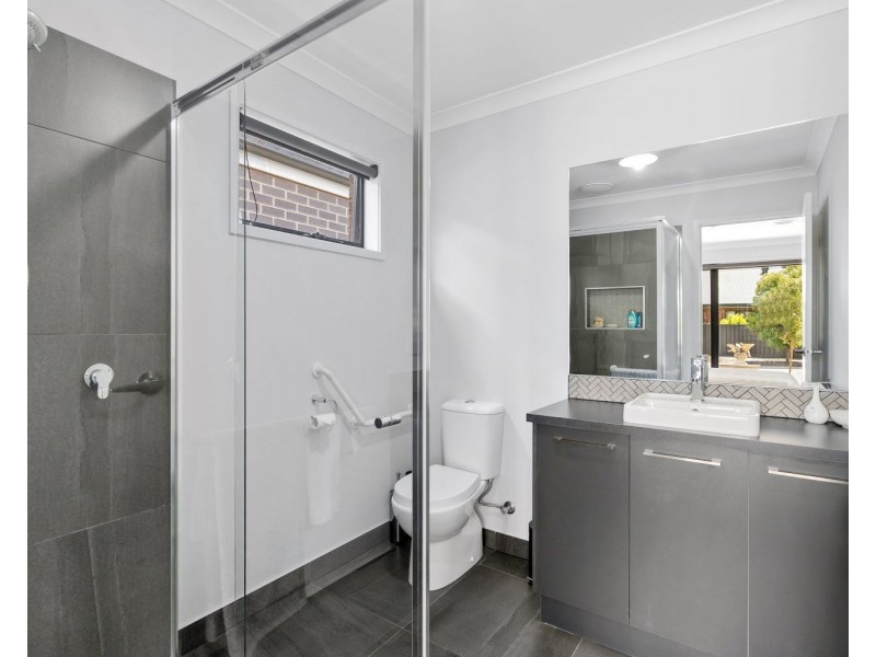 15 Tussock Drive, White Hills VIC 3550