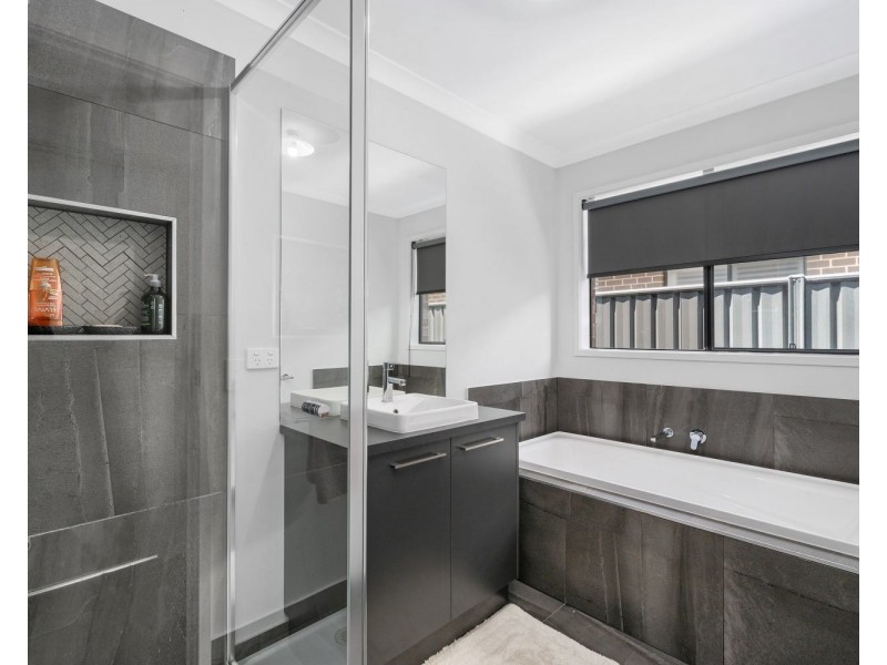 15 Tussock Drive, White Hills VIC 3550