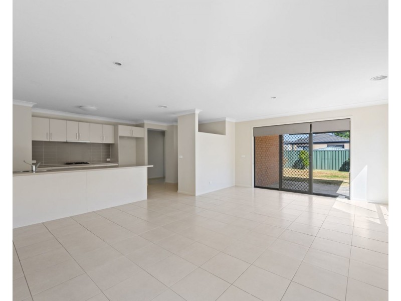 23  Caulfield Drive, Ascot VIC 3551