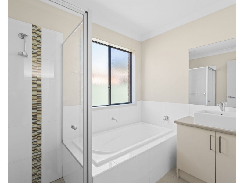 23  Caulfield Drive, Ascot VIC 3551