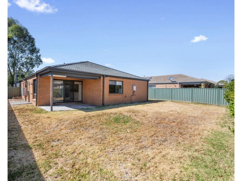 23  Caulfield Drive, Ascot VIC 3551
