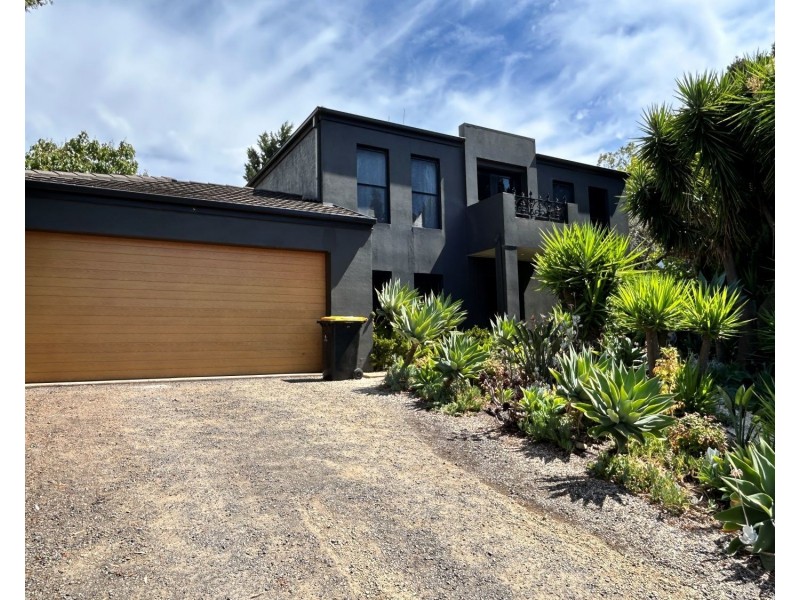 4 The Olive Grove, Strathdale VIC 3550