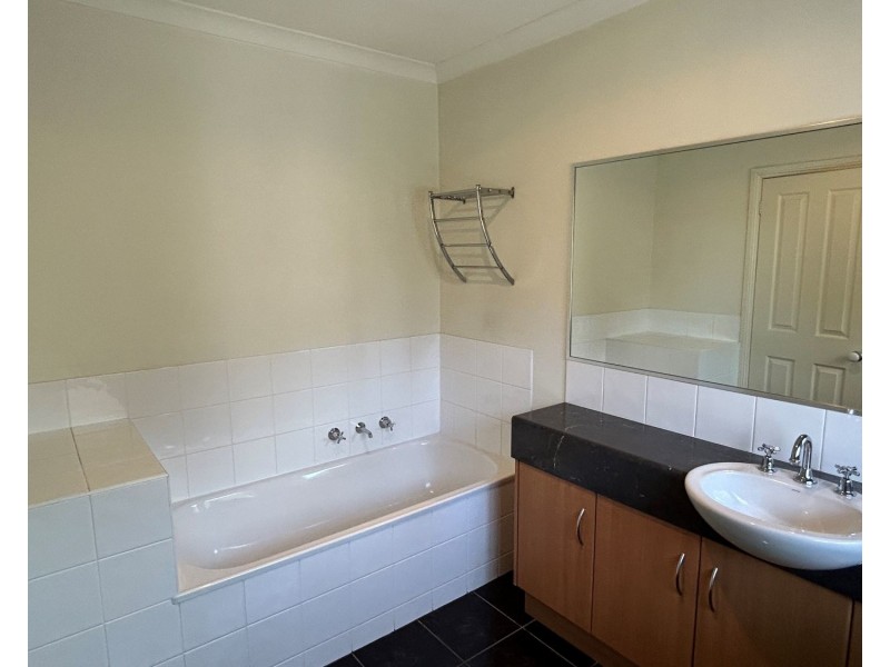 4 The Olive Grove, Strathdale VIC 3550