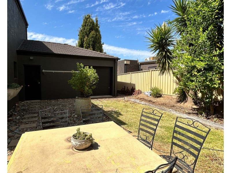 4 The Olive Grove, Strathdale VIC 3550