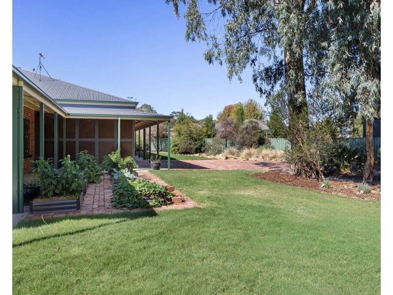 13 Lupson Court, Maiden Gully VIC 3551