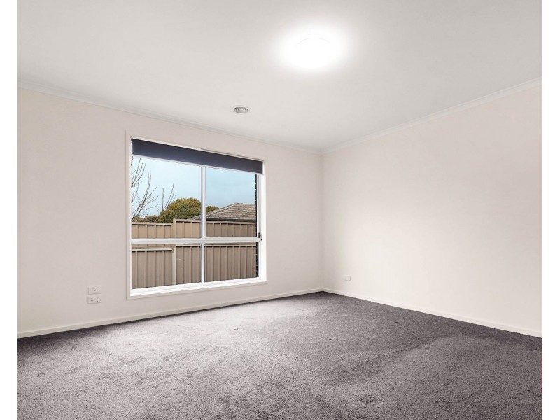 3/28B Balmoral Drive, Golden Square VIC 3555