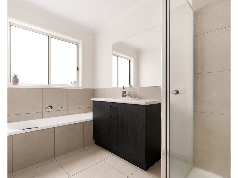 3/28B Balmoral Drive, Golden Square VIC 3555