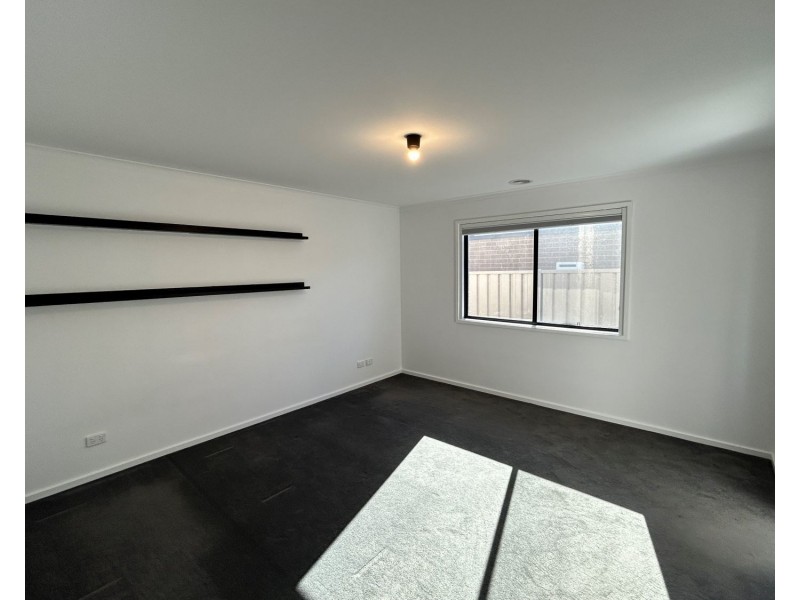 32 Elvey Drive, Kangaroo Flat VIC 3555