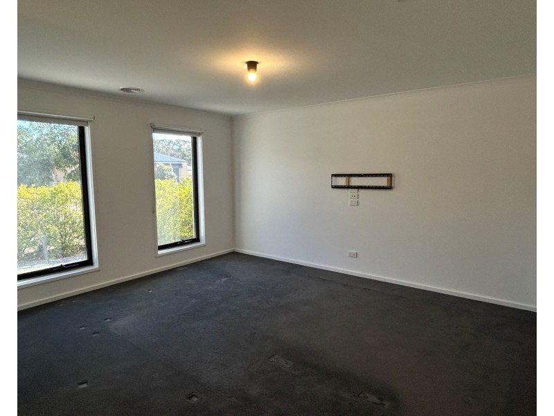 32 Elvey Drive, Kangaroo Flat VIC 3555