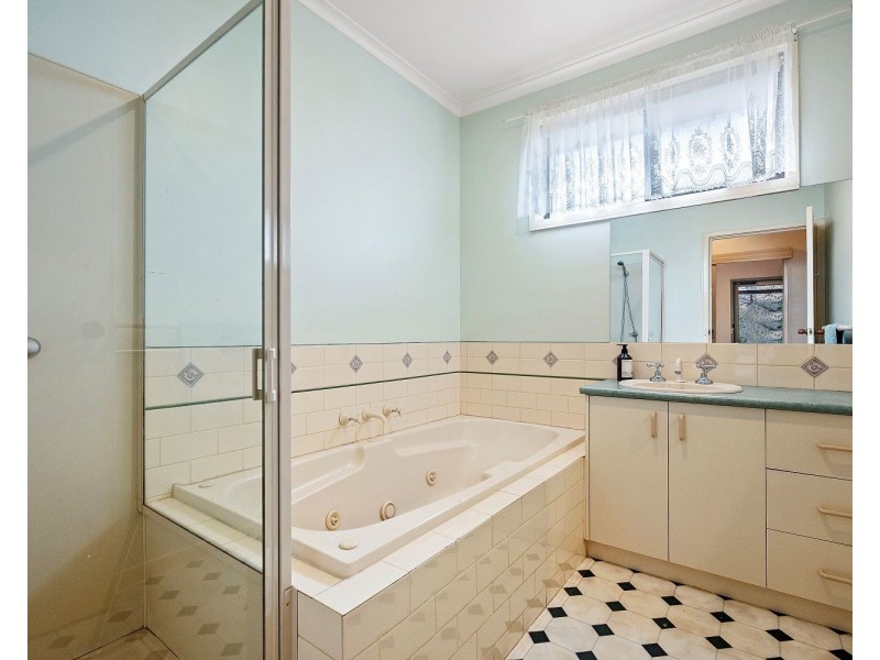 13  Woodbury Street, Strathdale VIC 3550