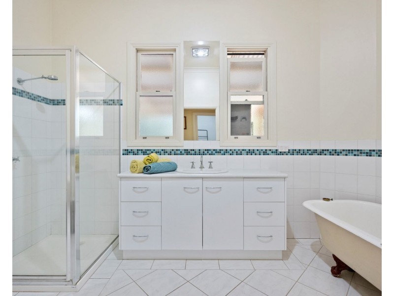 103 Carpenter Street, Quarry Hill VIC 3550