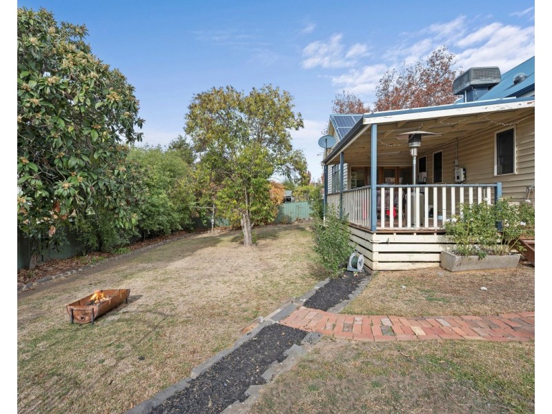 103 Carpenter Street, Quarry Hill VIC 3550