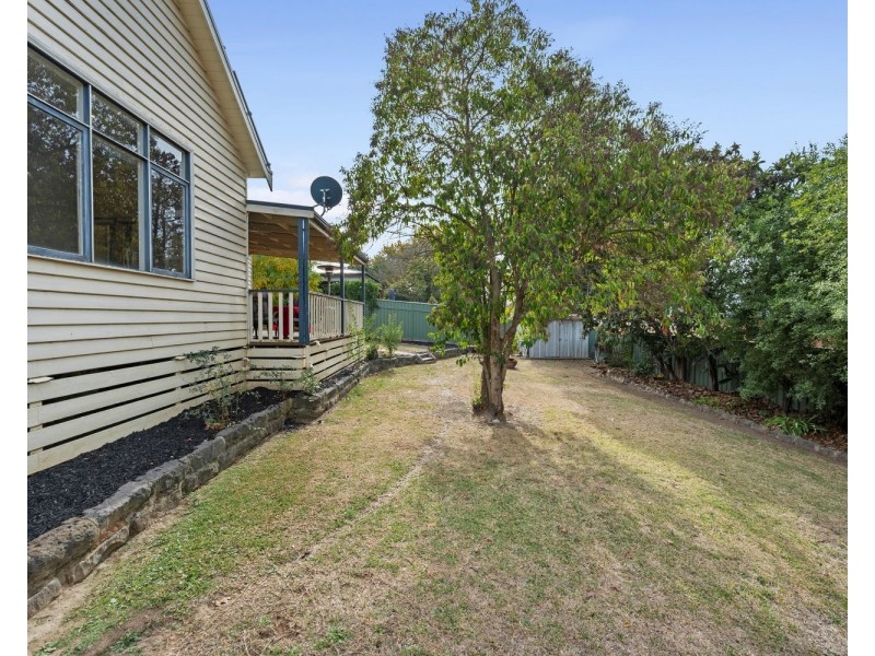 103 Carpenter Street, Quarry Hill VIC 3550