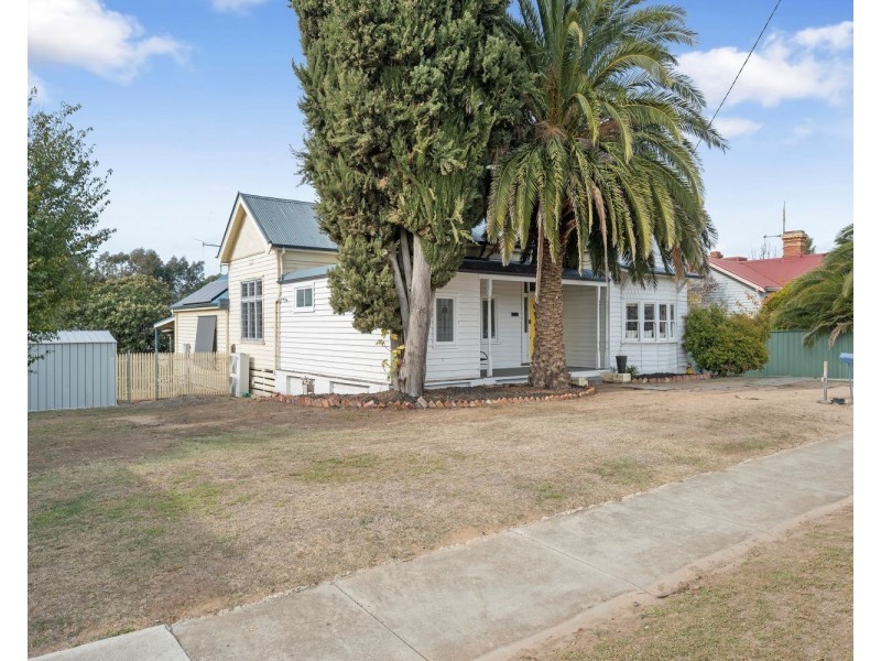 103 Carpenter Street, Quarry Hill VIC 3550