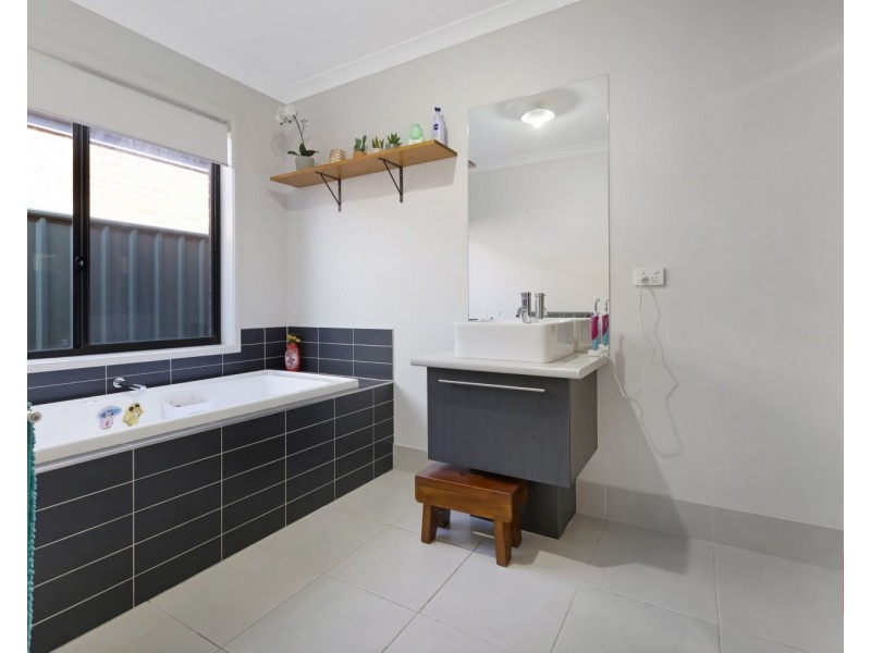 28 Triplett Avenue, Ascot VIC 3551